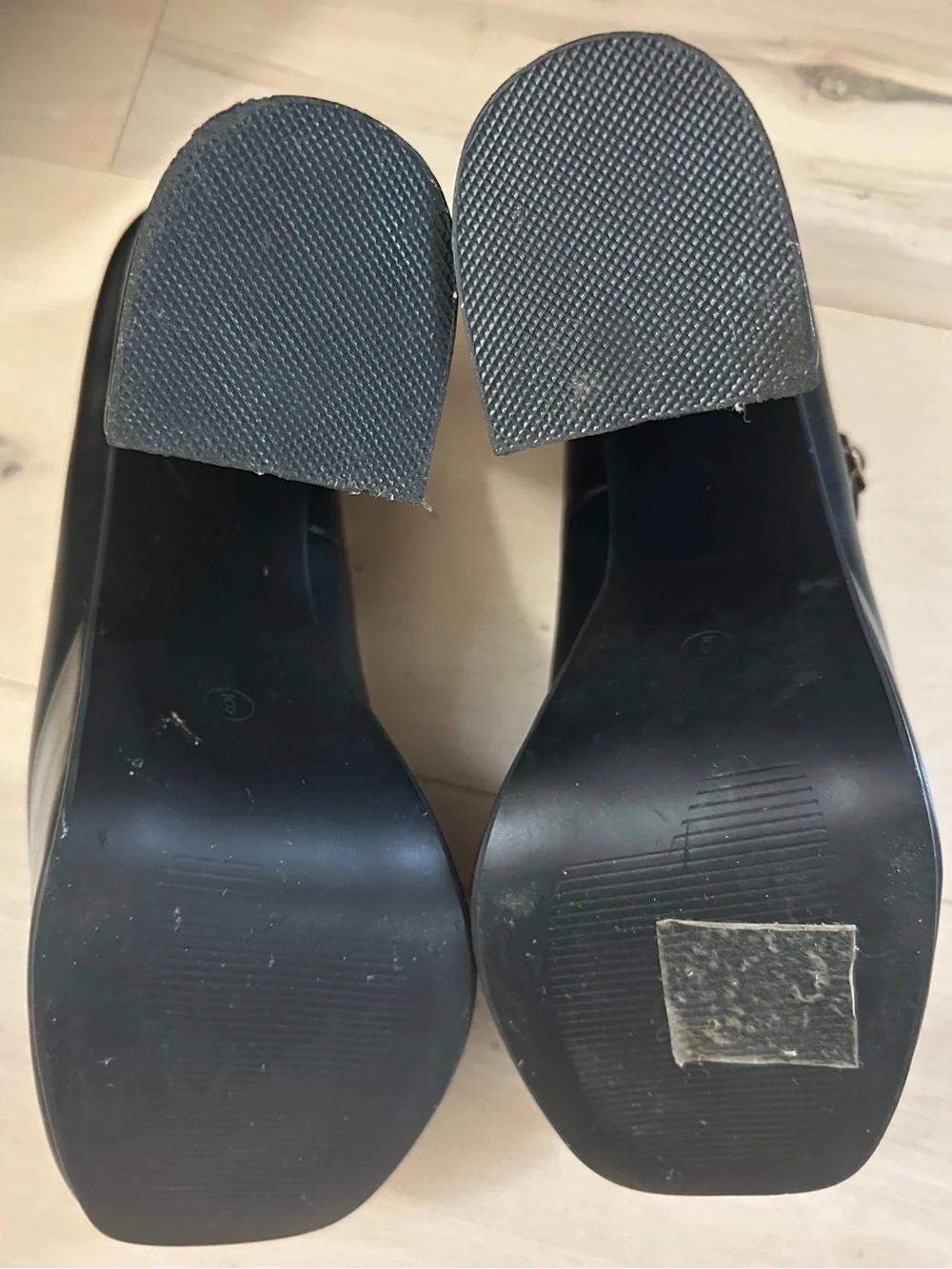 Chunky High Heel Mary Jane Platform Sandals Size 6 With Buckle Closure Black